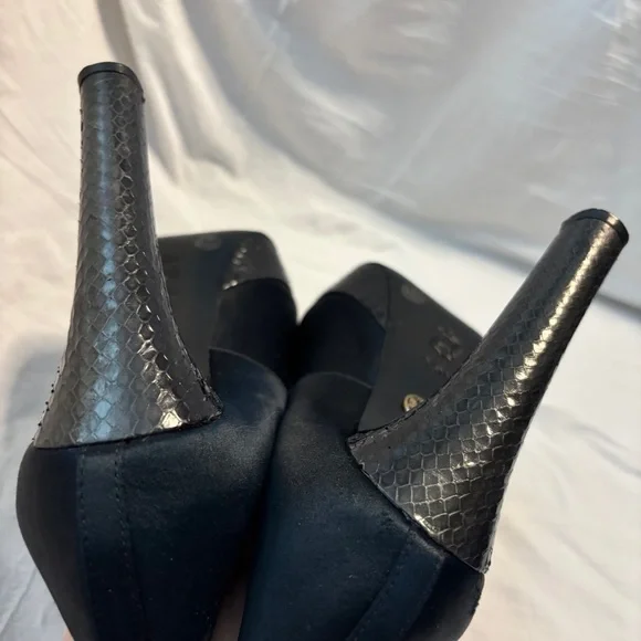 Tory Burch Peep Toe Heels + Dust Bag 6.5 Black - Picture 11 of 16
